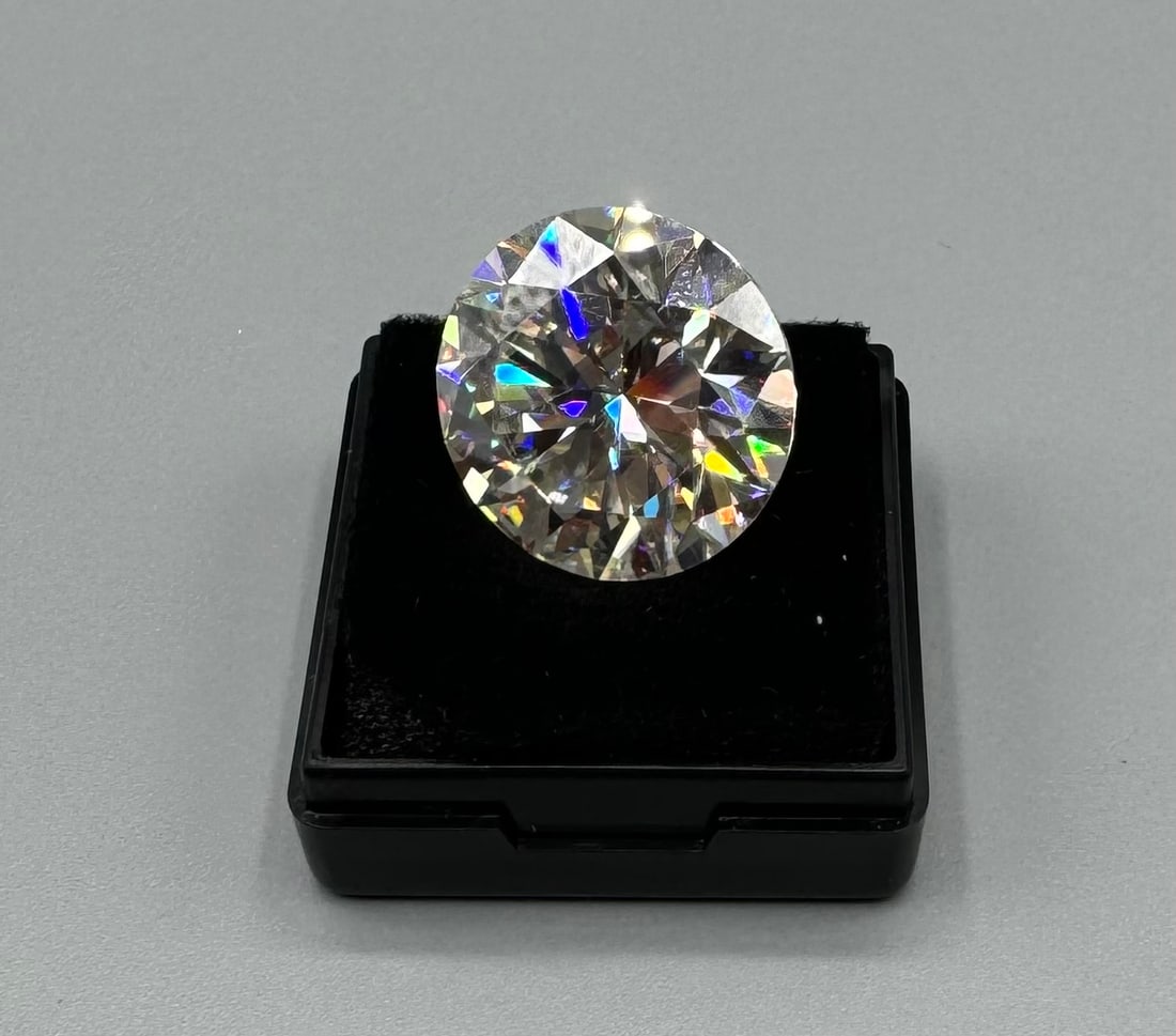 Round Shape 20 Carats VVS (1 of 3)
