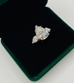 Pear Shape VVS Ring