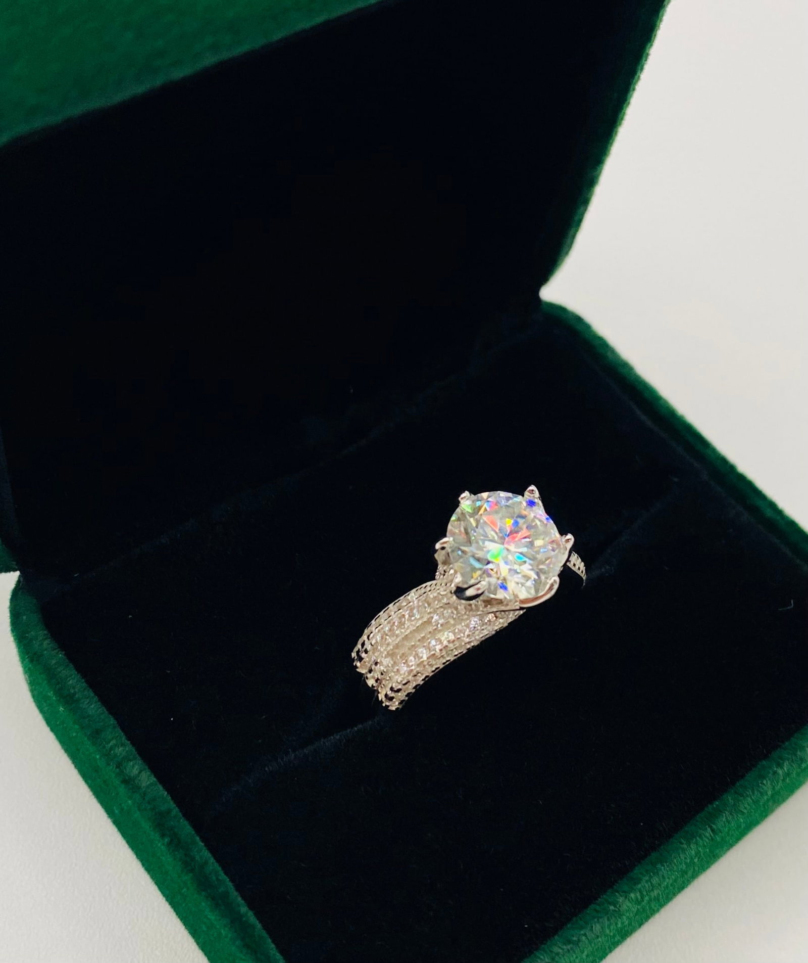 Beautiful 3 Carats VVS Ring (1 of 2)