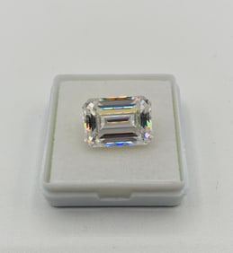 Emerald Cut 10 Carats Moissanite