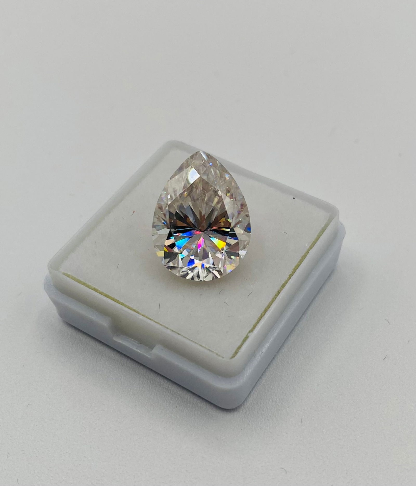 Pear VVS 10 Carats (1 of 2)