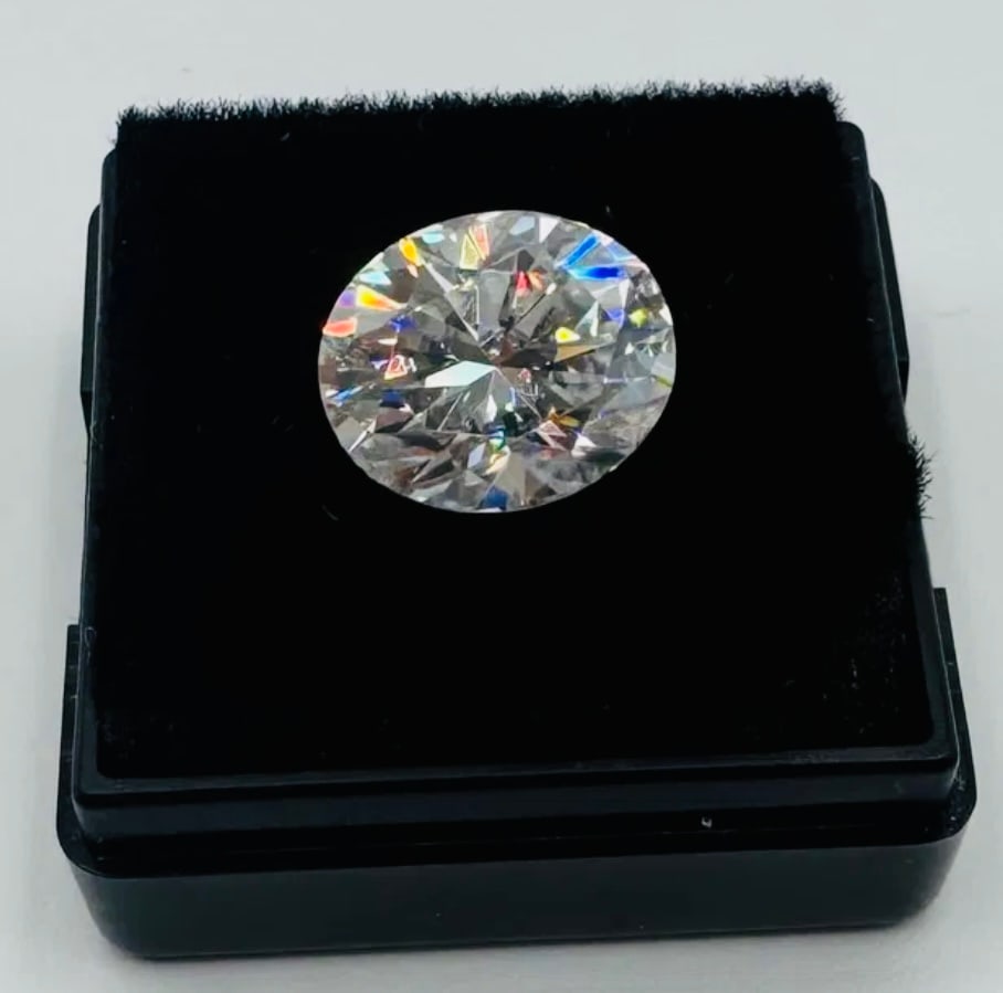 Oval Shape VVS Moissanite (1 of 2)