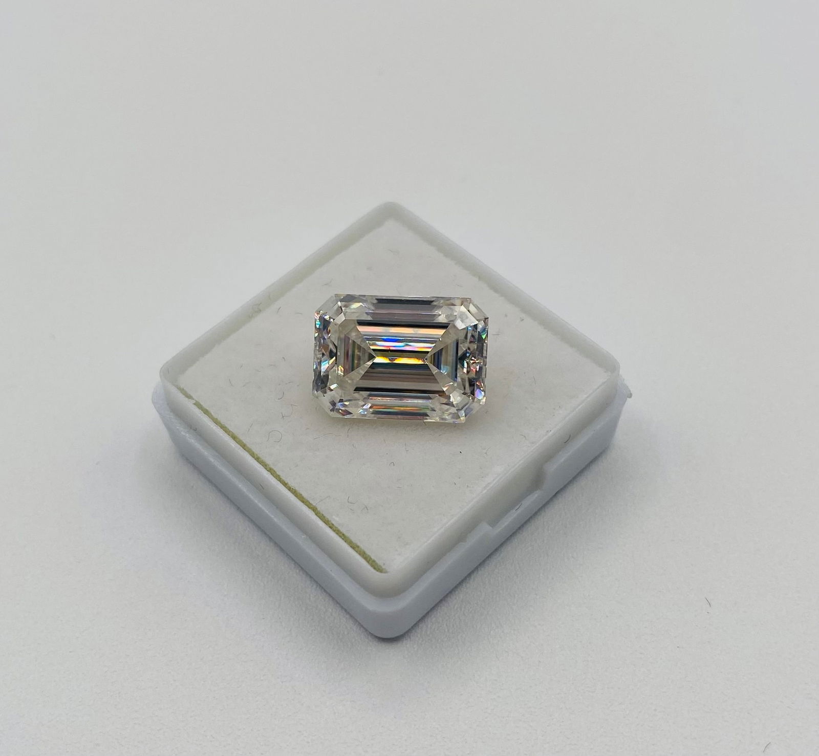 Emerald Cut VVS 10 Carats (1 of 2)