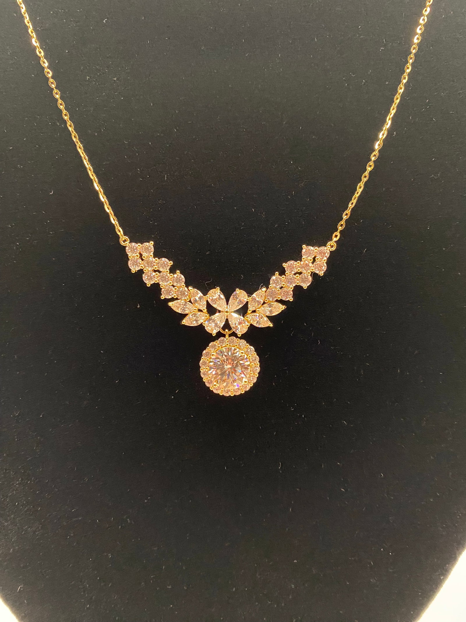 VVS Moissanite Gold Necklace (1 of 2)