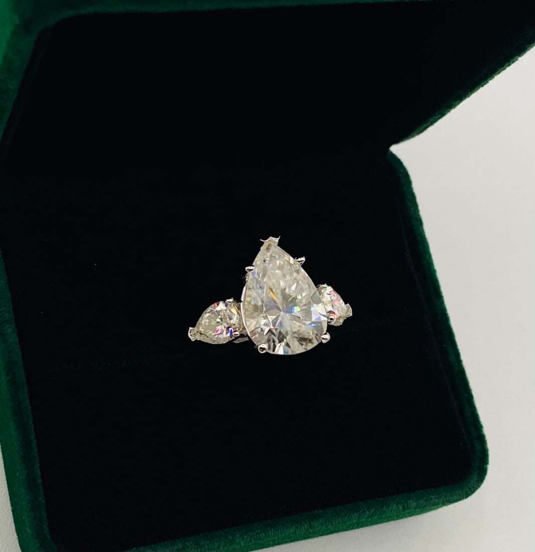 8 Carats VVS Ring (1 of 3)