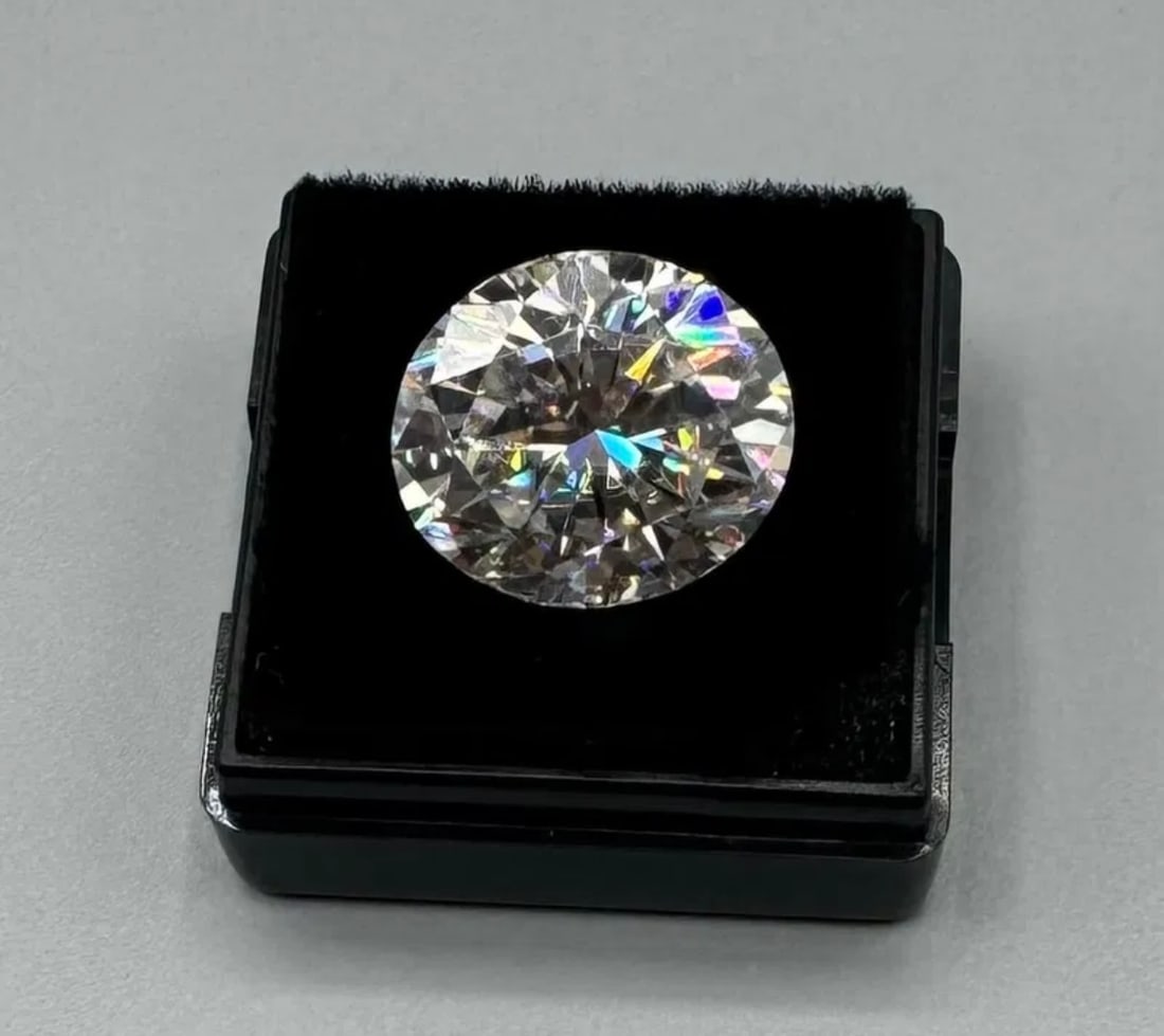 Oval Shape 10 Carats VVS1 (1 of 2)