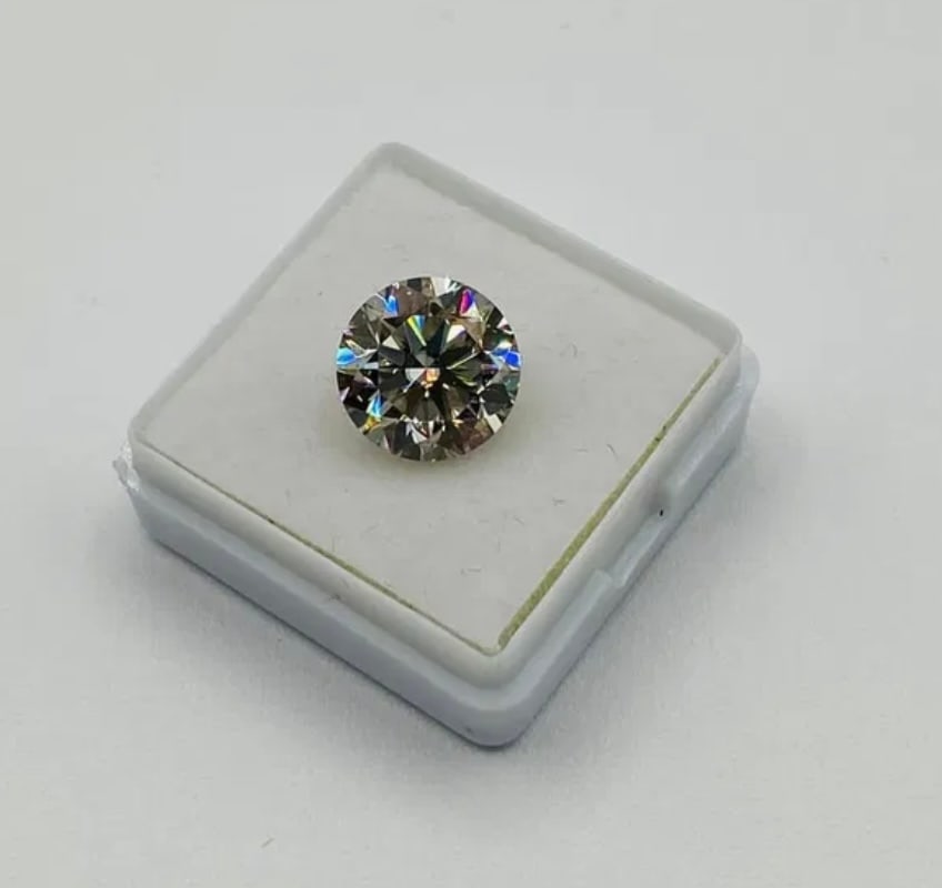 5 Carats VVS1: Moissanite VVS1 Stone Shape : Round Shape