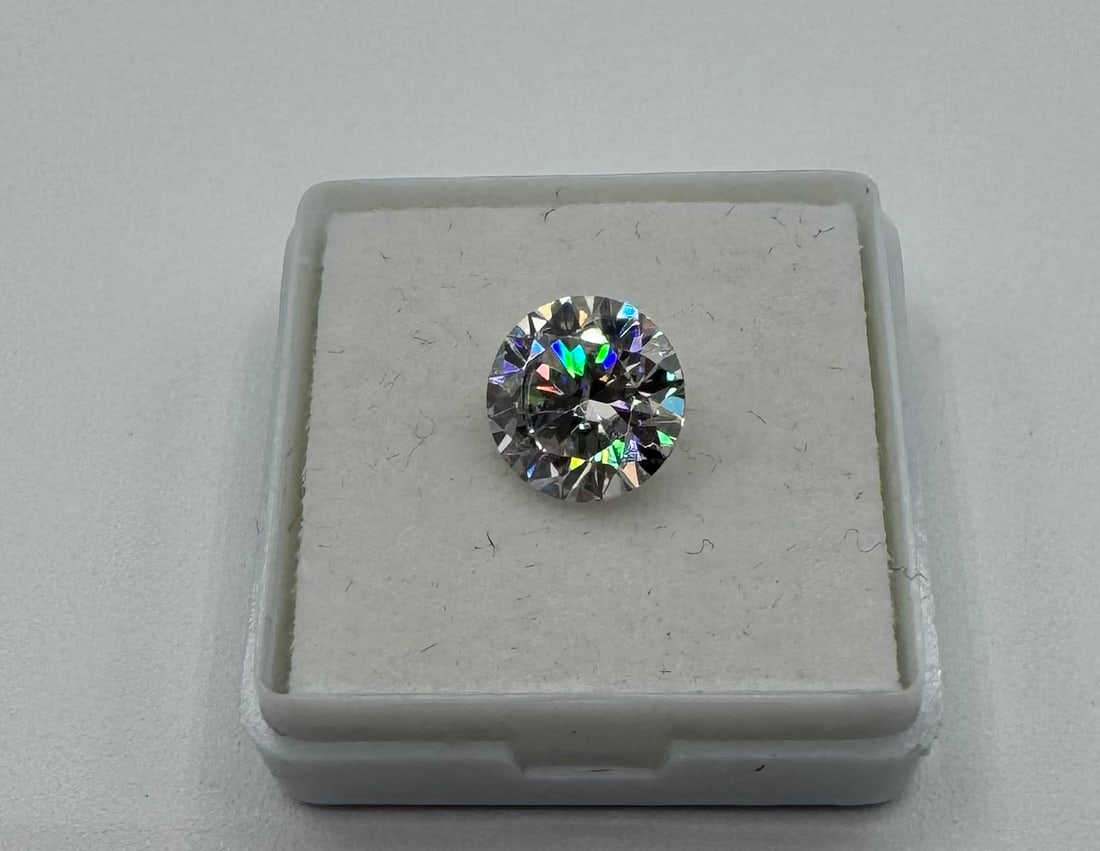 Round Shape VVS 3 Carats (1 of 2)