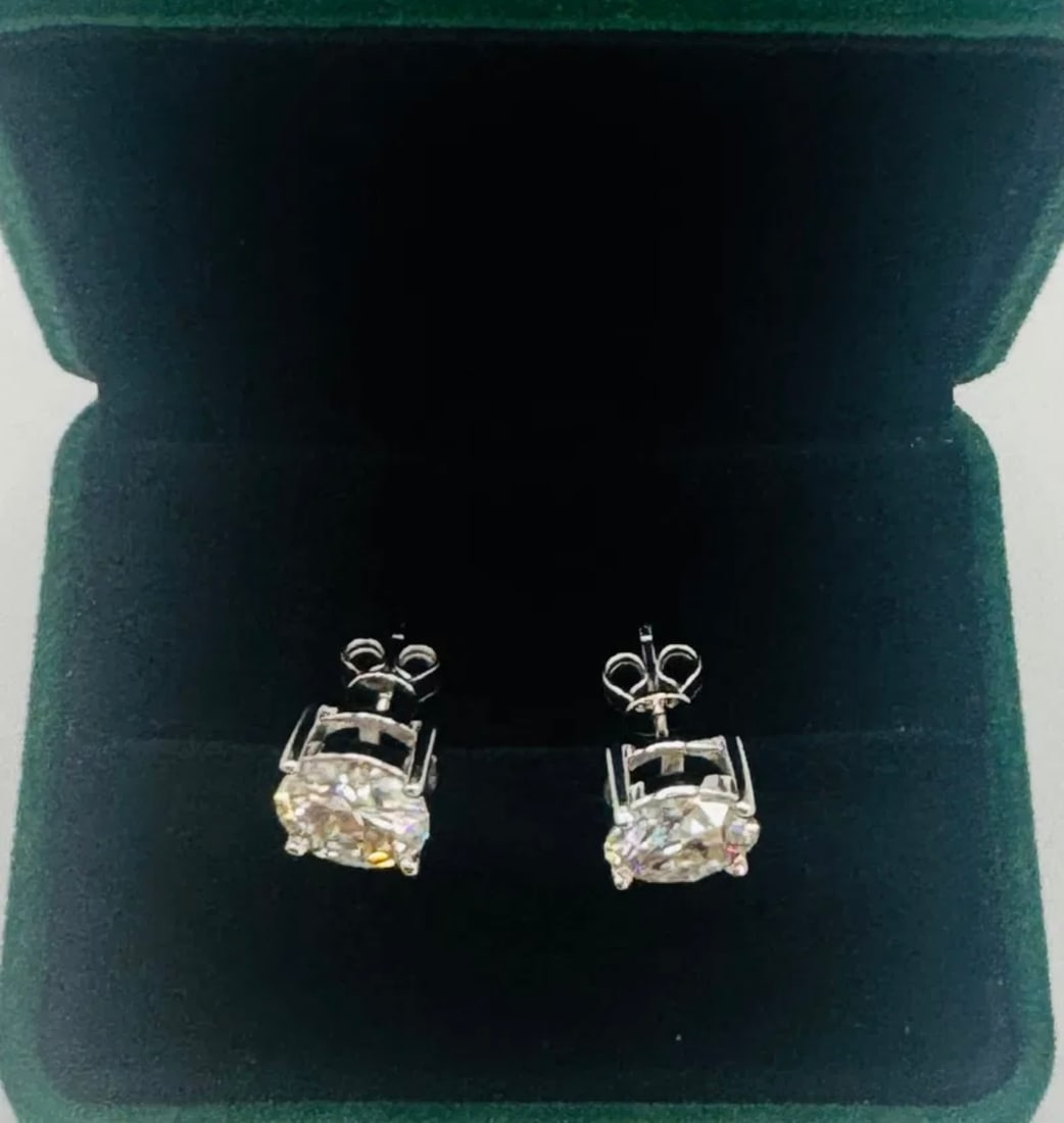3 Carats White Gold VVS Earrings (1 of 3)