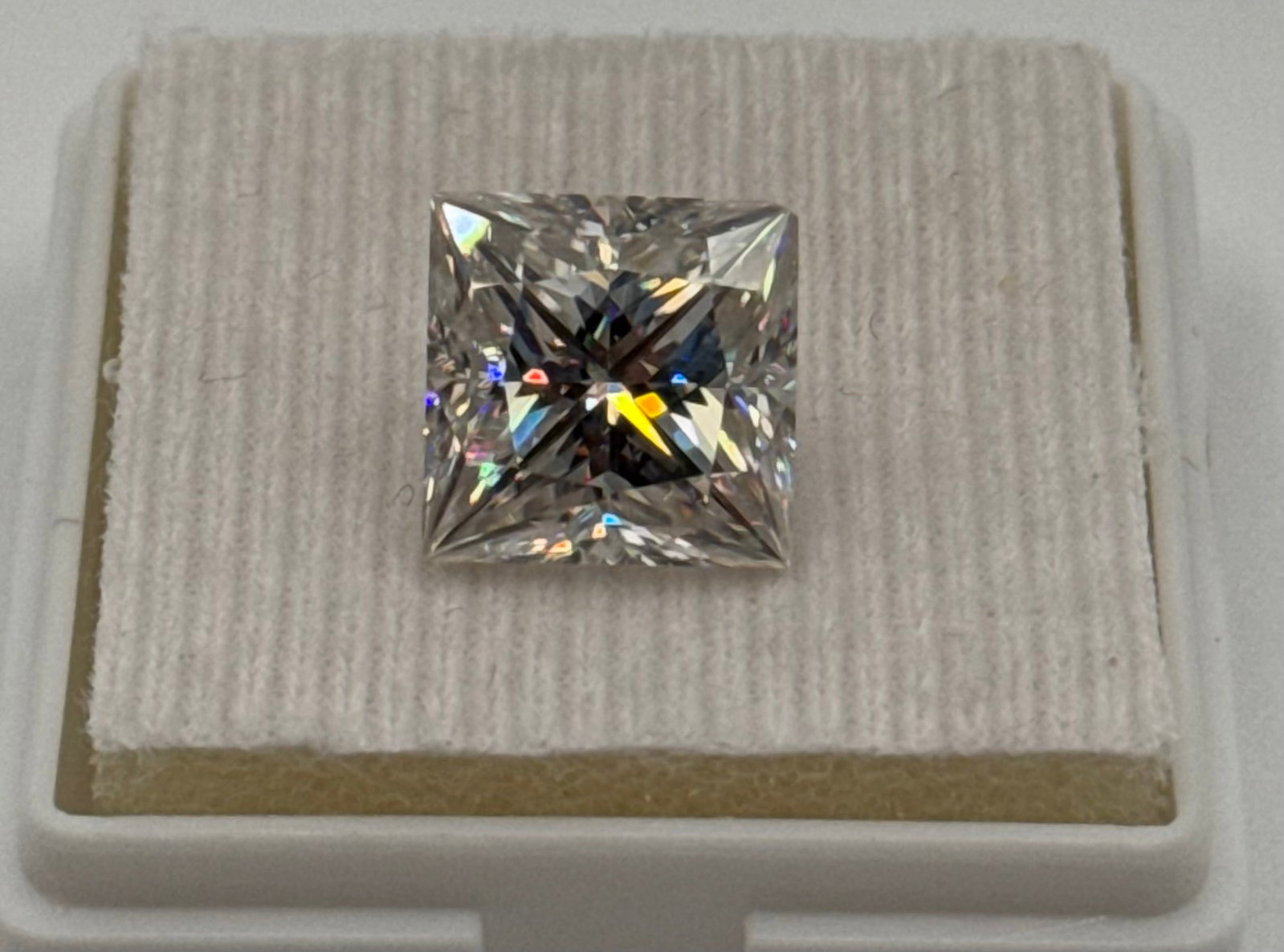 Princess Cut 10 Carats VVS: Moissanite VVS1 Stone shape : princess Cut