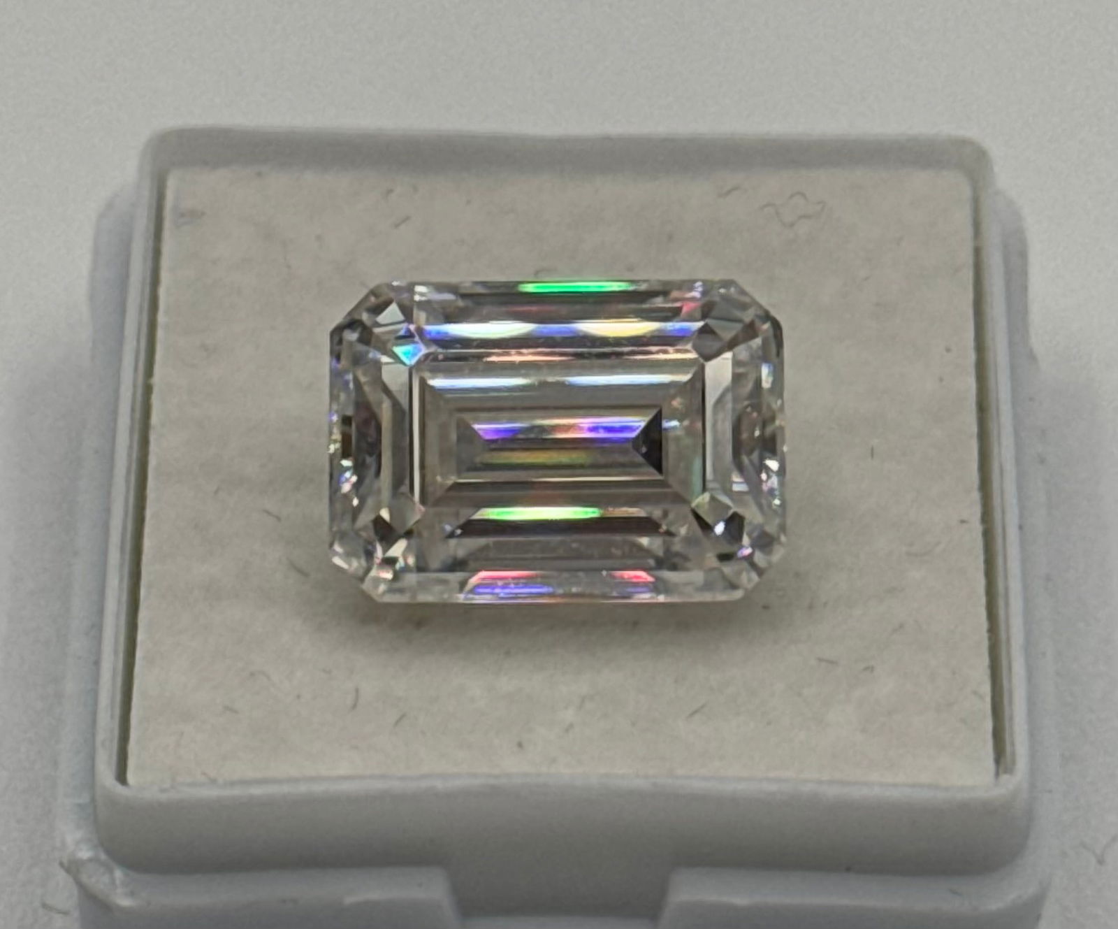 Emerald Cut VVS 10 Carats (1 of 3)