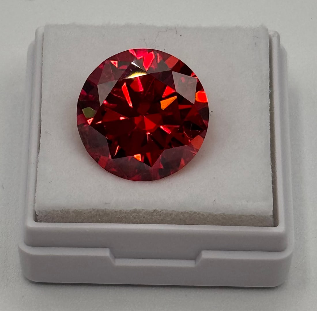 Red 10 Carats VVS (1 of 3)