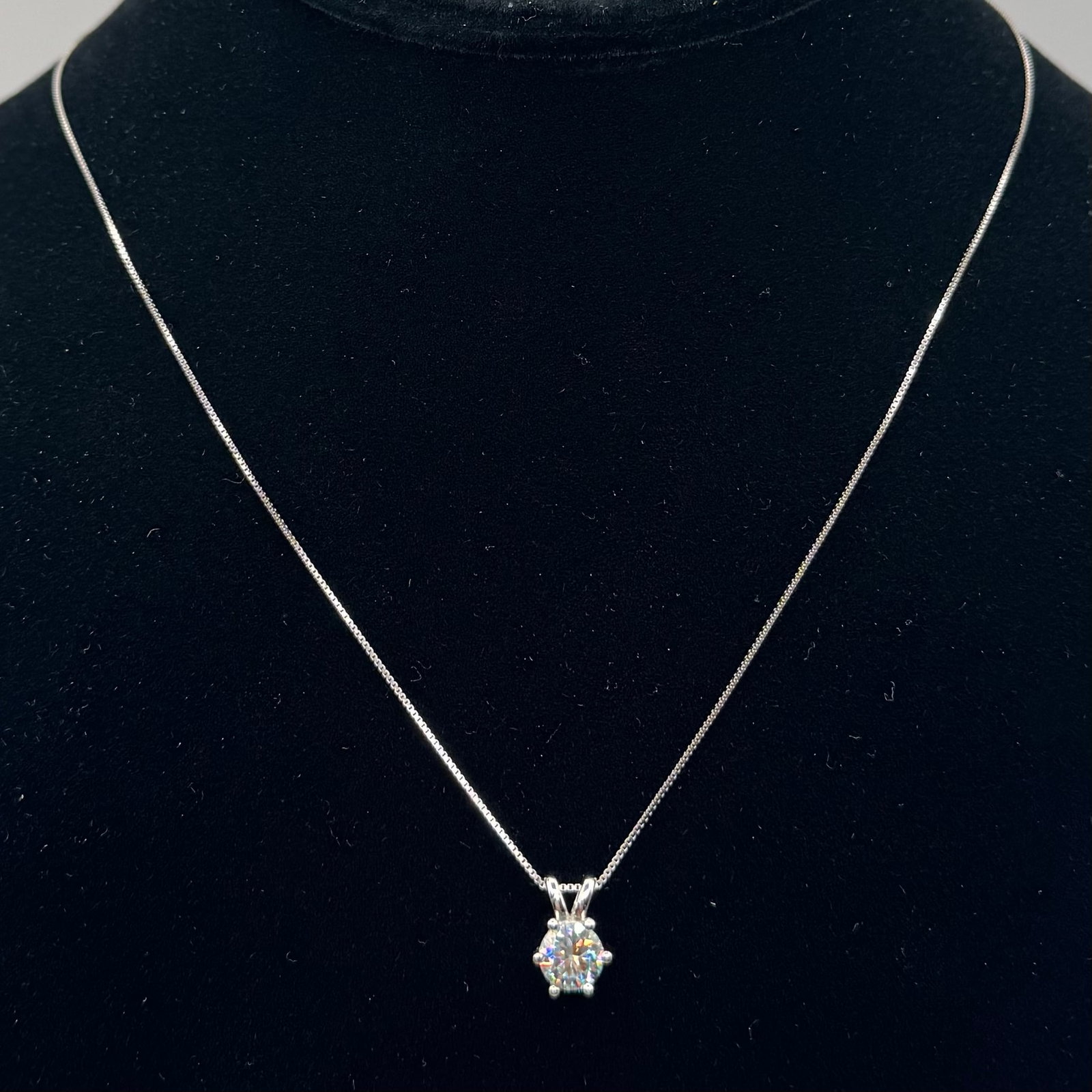 Necklace 1 Carat VVS: 18k White Gold Plated On sterling Silver Moissanite VVS1 Stone. Color: D