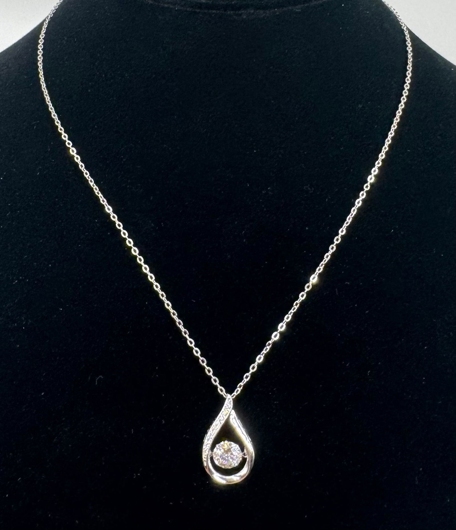 Beautiful VVS Necklace (1 of 3)