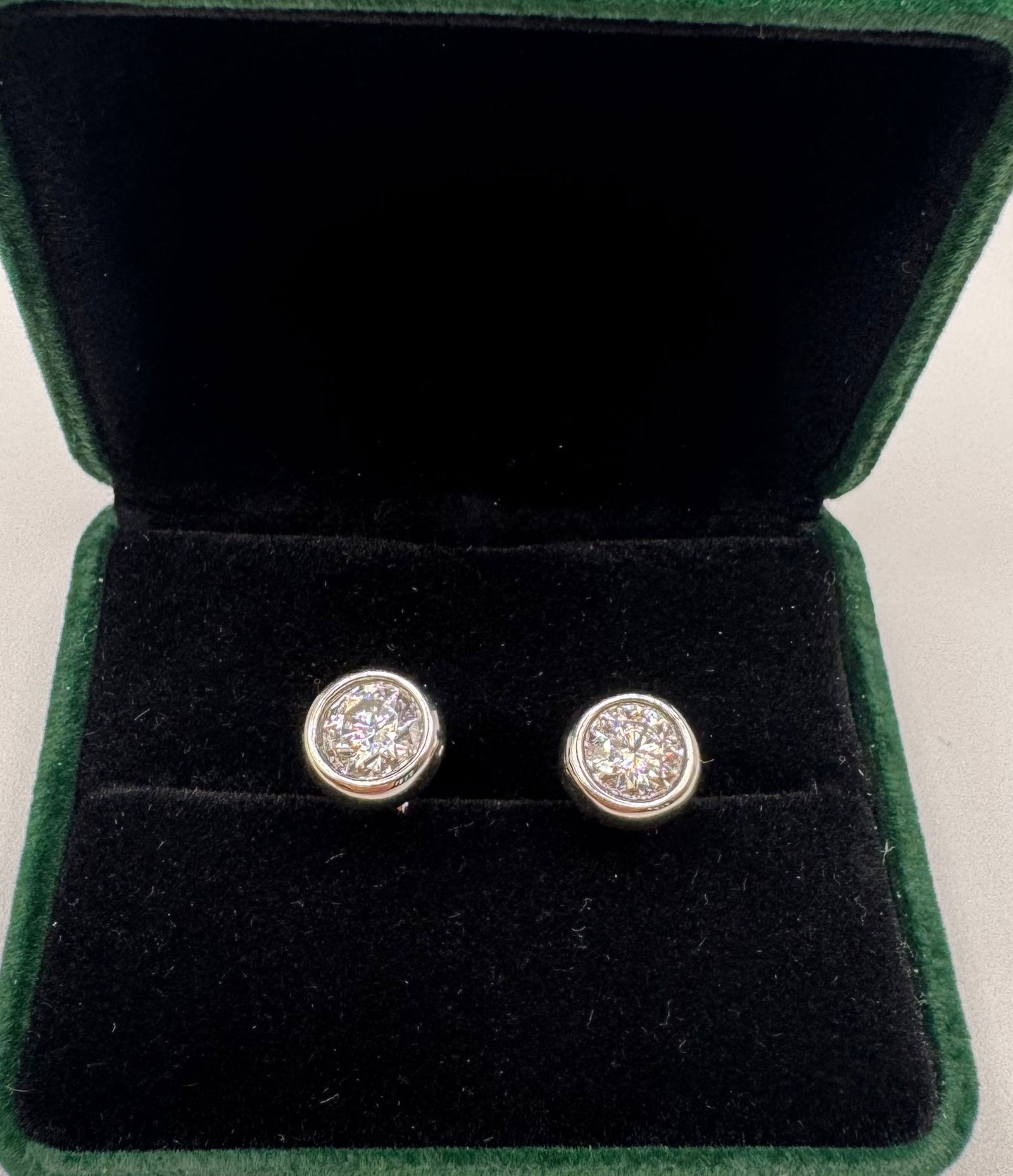 White Gold Earrings: 18k White Gold Plated on Sterling Silver Earrings Moissanite VVS1 Stone shape : Round