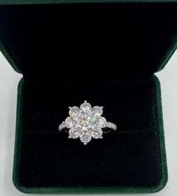 Sparkling Flower VVS Ring