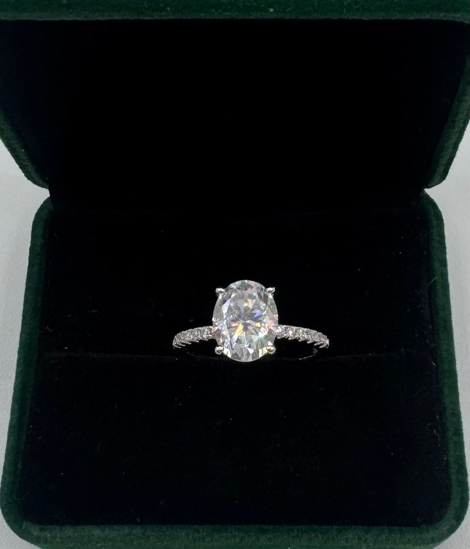 Oval Shape VVS Ring (1 of 4)