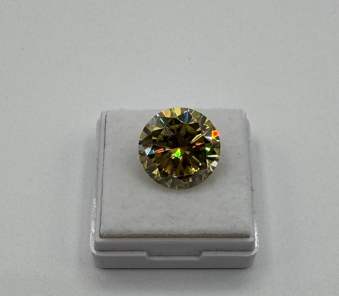 10 Carats Yellow VVS Stone (1 of 2)