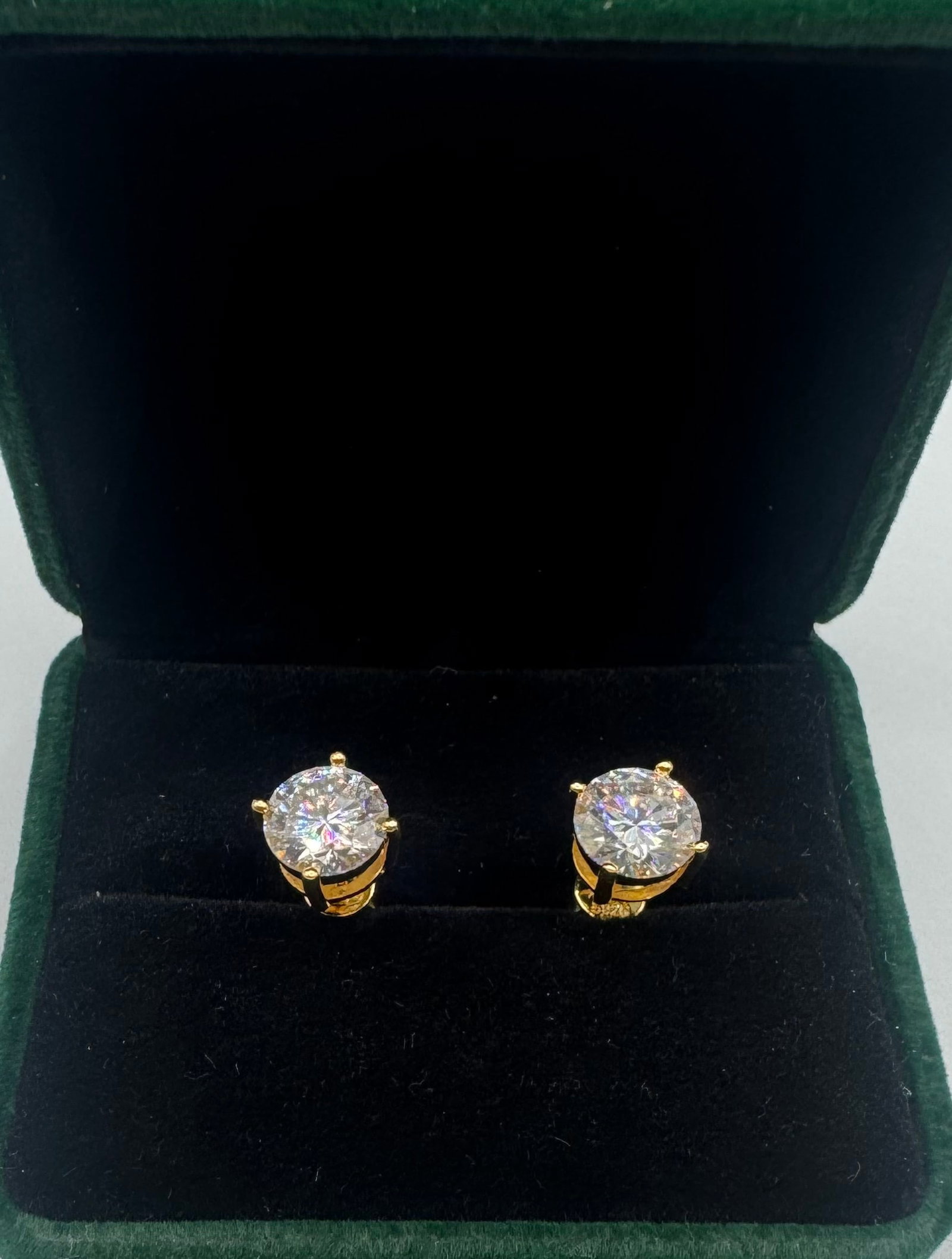 Yellow Gold 4 Carats Earrings: 18k yellow Gold Plated on Sterling Silver Earrings Moissanite VVS1 Stone shape : Round