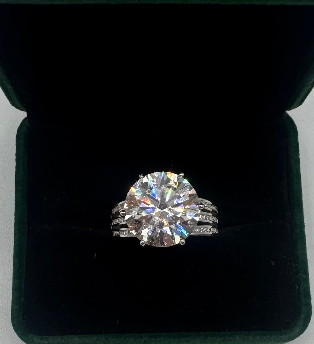 Big VVS Ring (1 of 3)