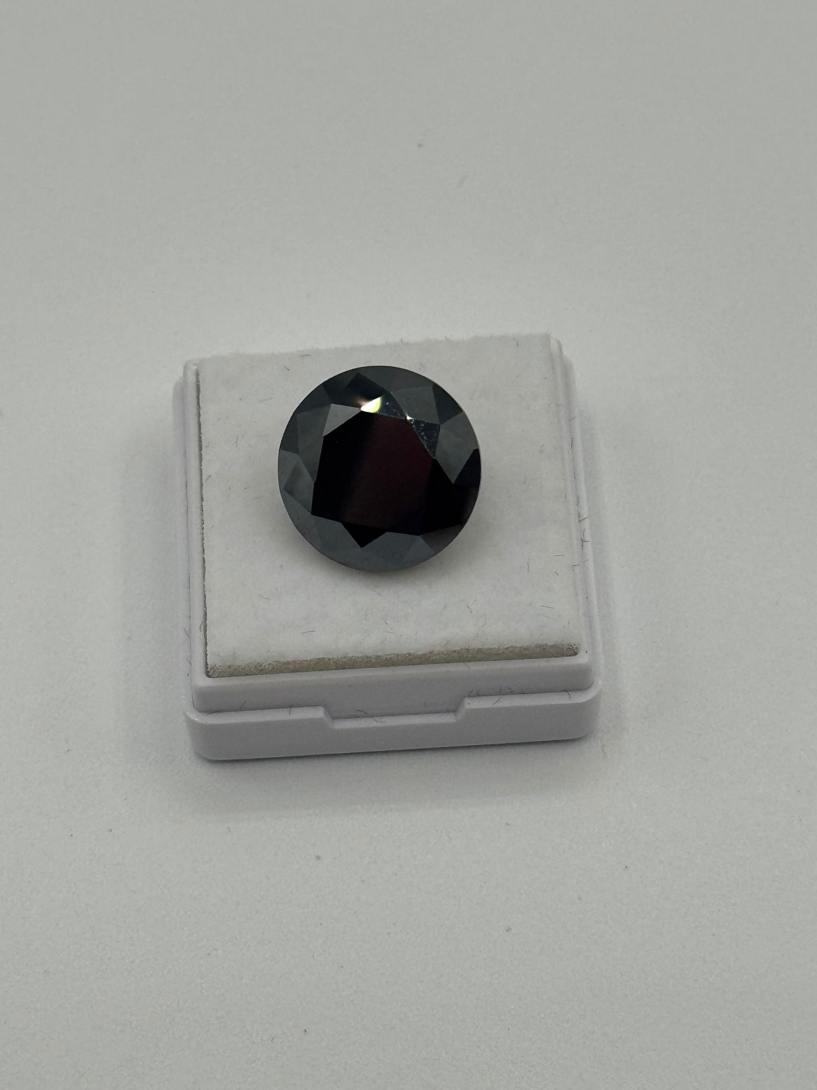 10 Carats Black VVS Stone (1 of 2)