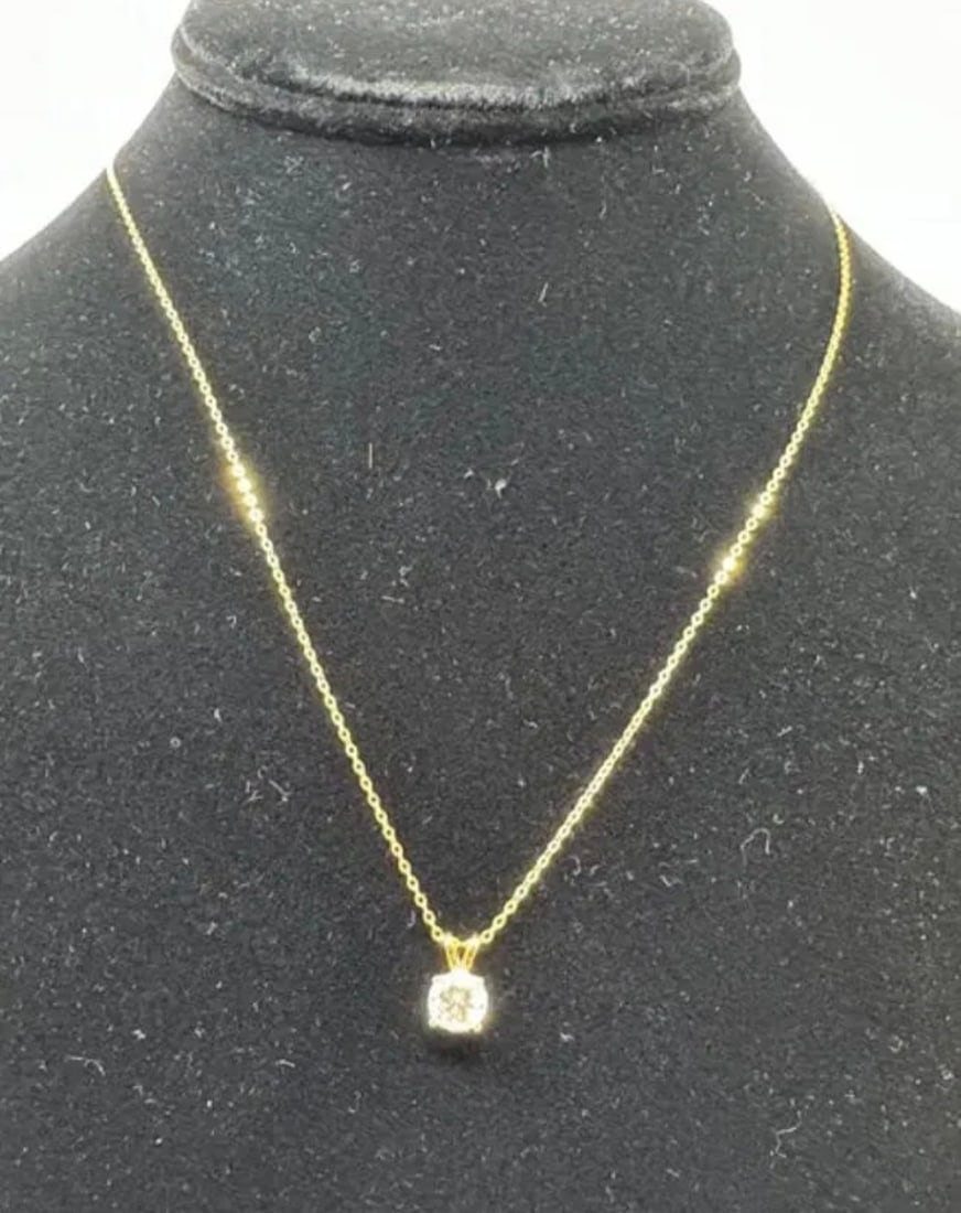 Sparkling VVS Necklace (1 of 2)