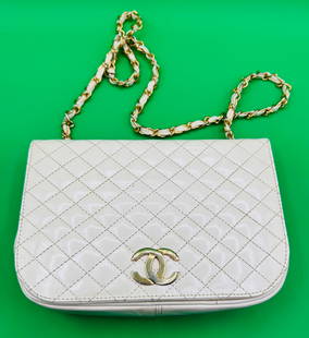 Chanel Shoulder Bag: Pre Owned Aurhentic Classic Chanel shoulder Bag . White Color . Pictures is from the actual product offer In our auction.