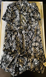 Calvin Klein Dress: Calvin Klein Dress pre owned . From top to bottom size: 50 inches . Size: 6