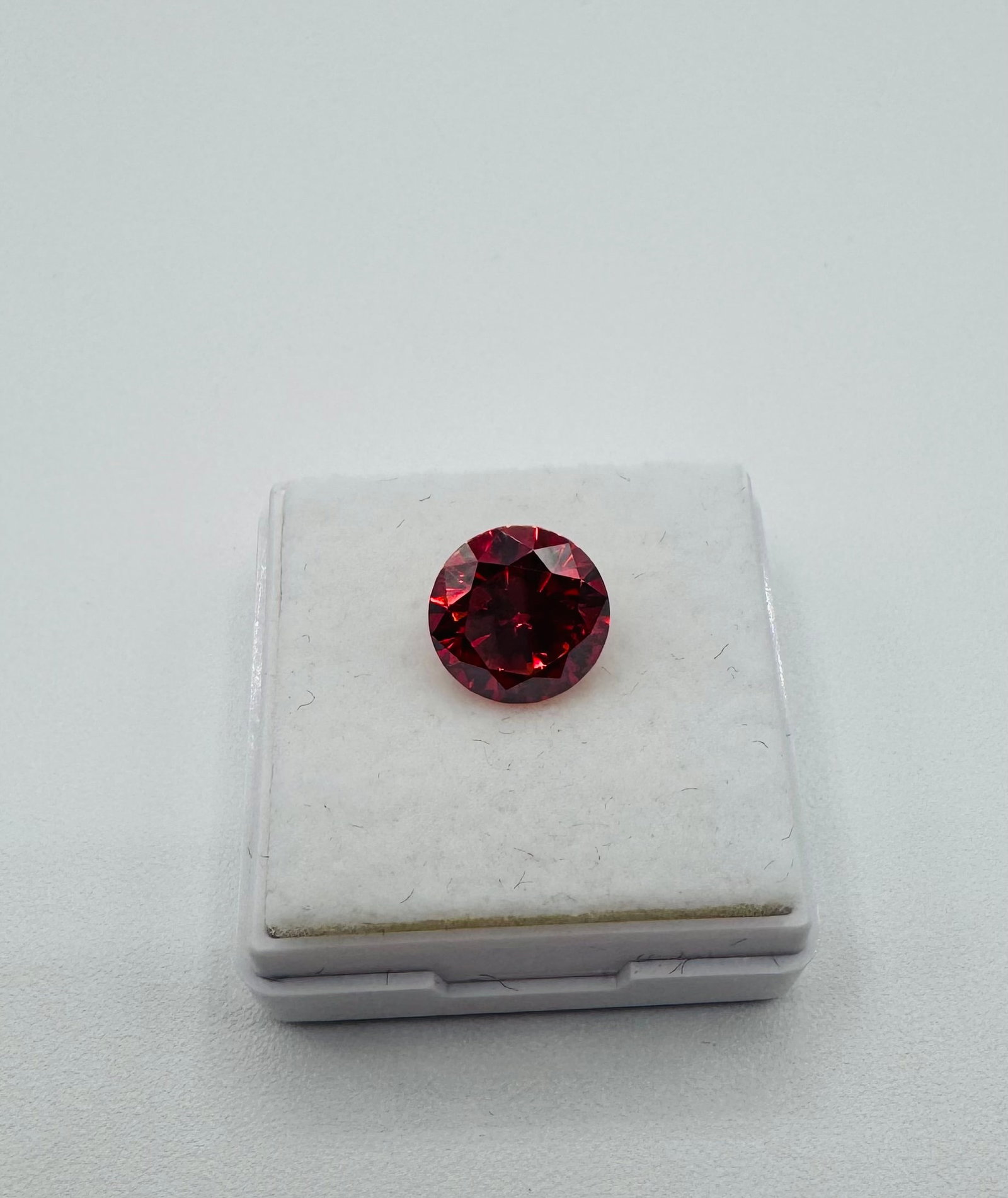 Blood Red 3 Carats: Moissanite VVS1 Stone shape : Round Shape