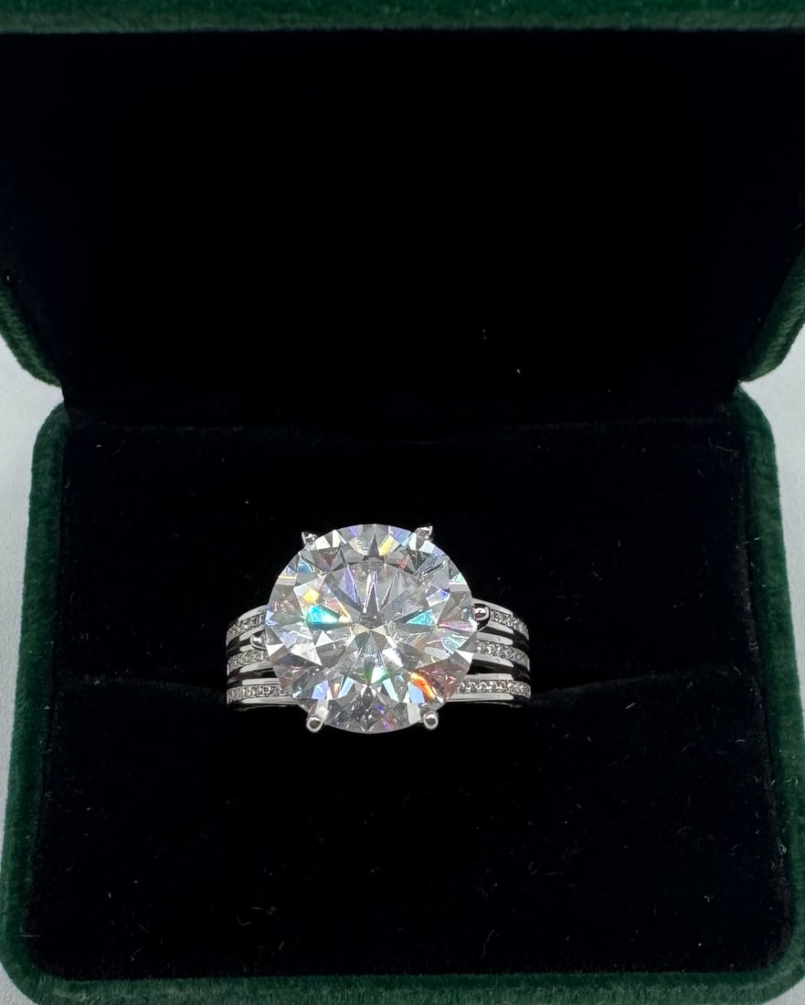 10 Carats VVS Ring (1 of 3)