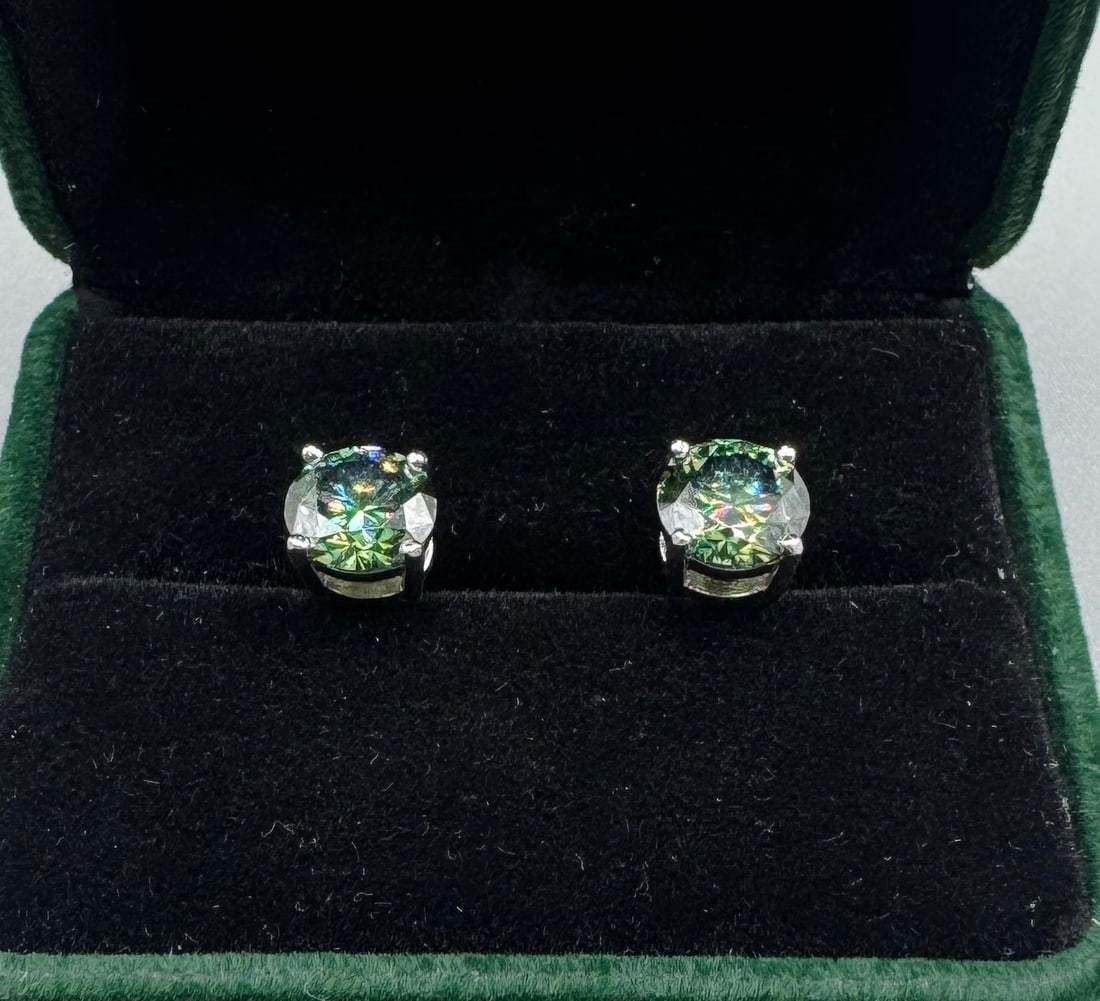 Green VVS Earrings (1 of 3)