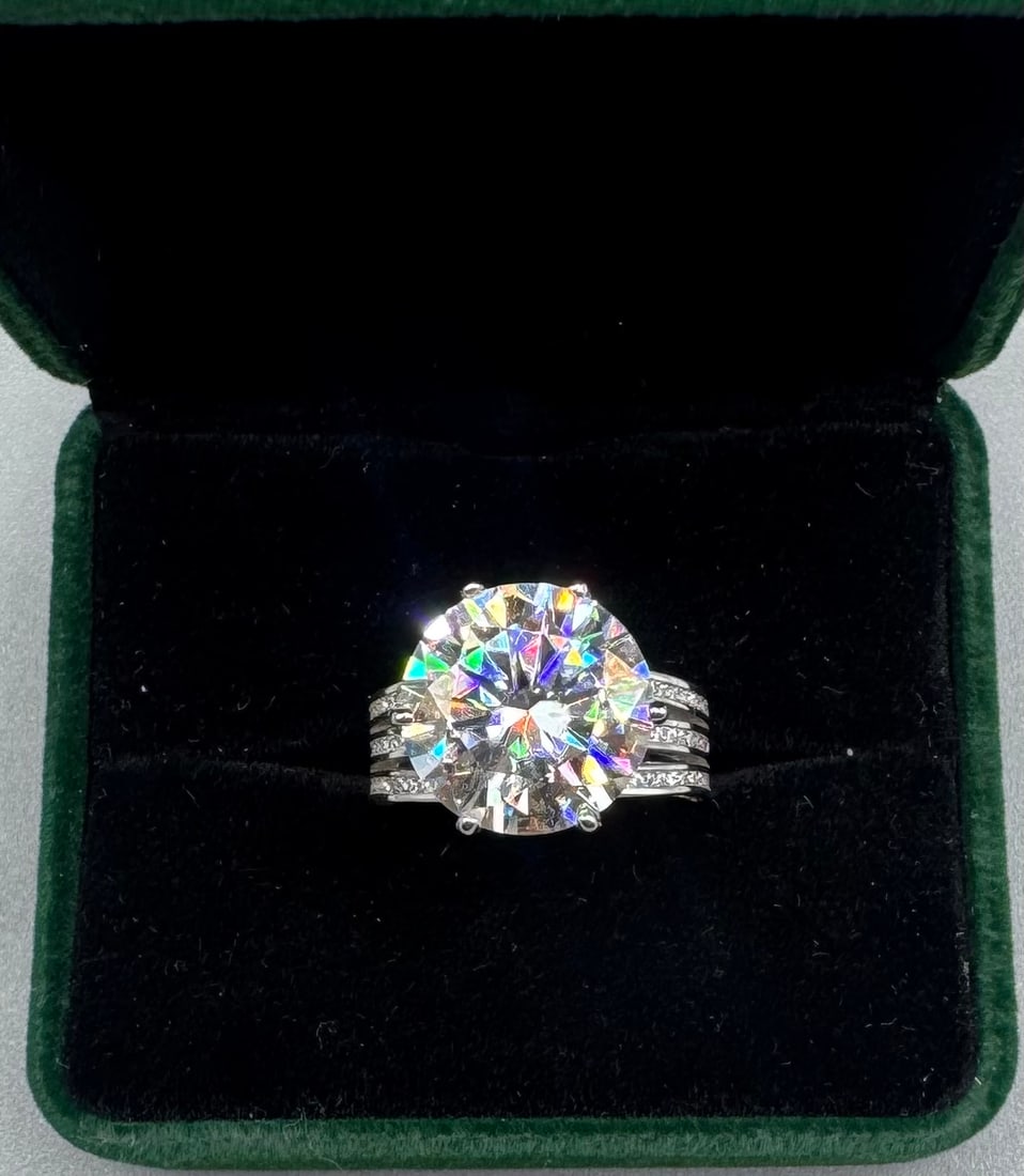 10 Carats VVS Ring (1 of 3)