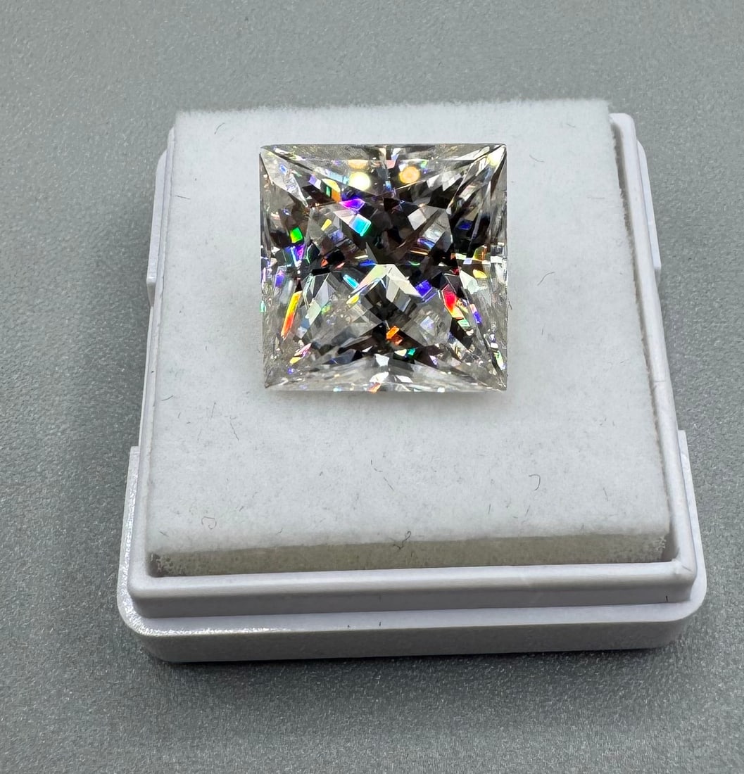 Princess Cut 10 Carats VVS Stone (1 of 3)