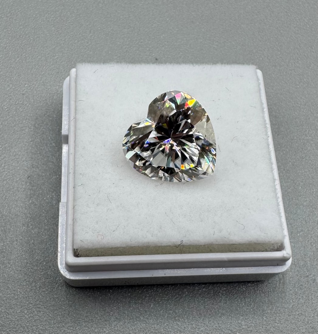 Heart Shape VVS Stone (1 of 2)