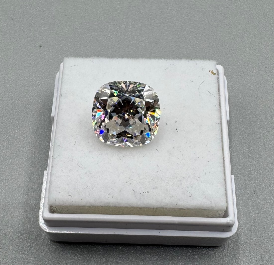 Cushion Shape VVS Stone (1 of 2)