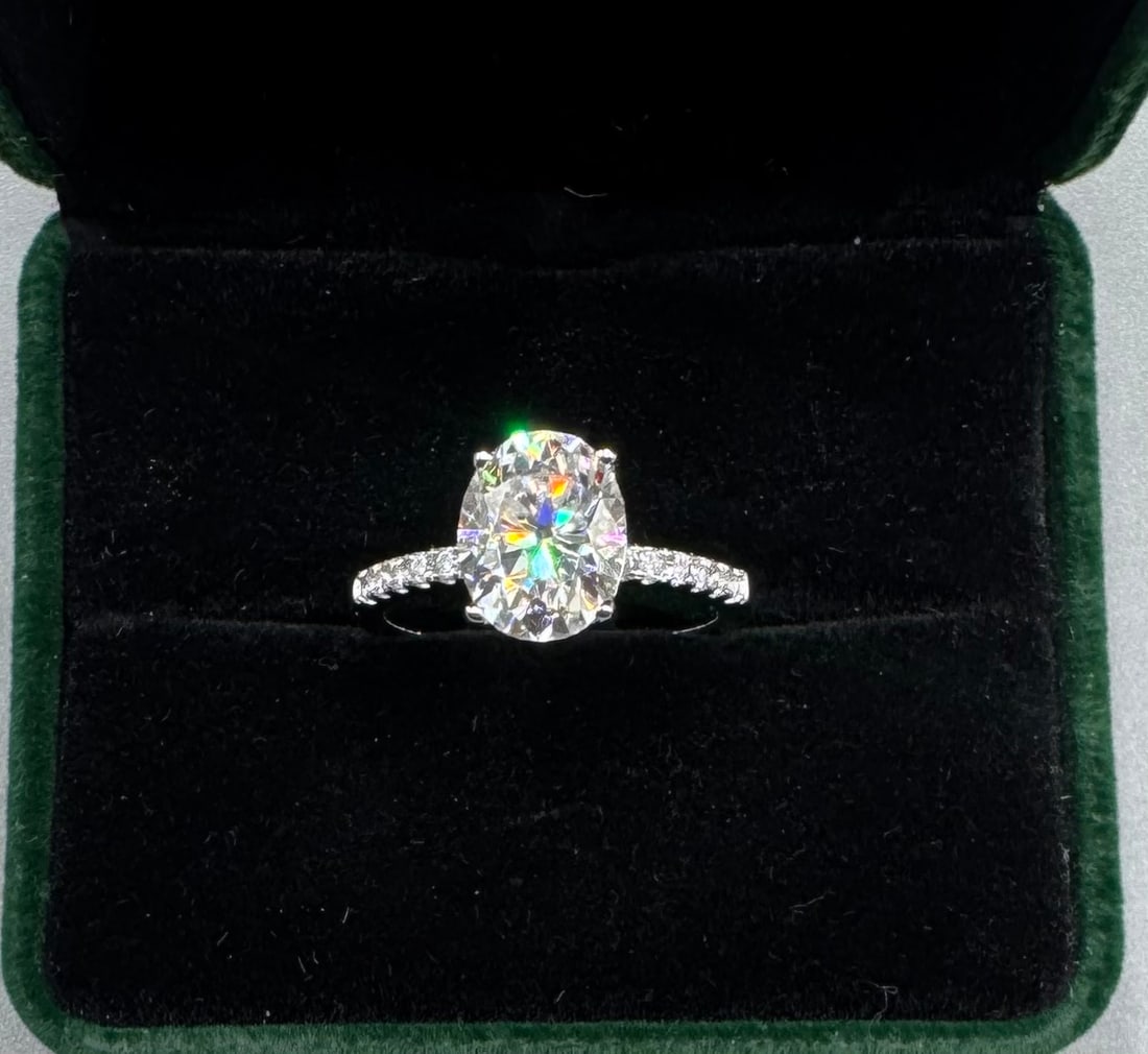 Oval Shape VVS Ring (1 of 3)