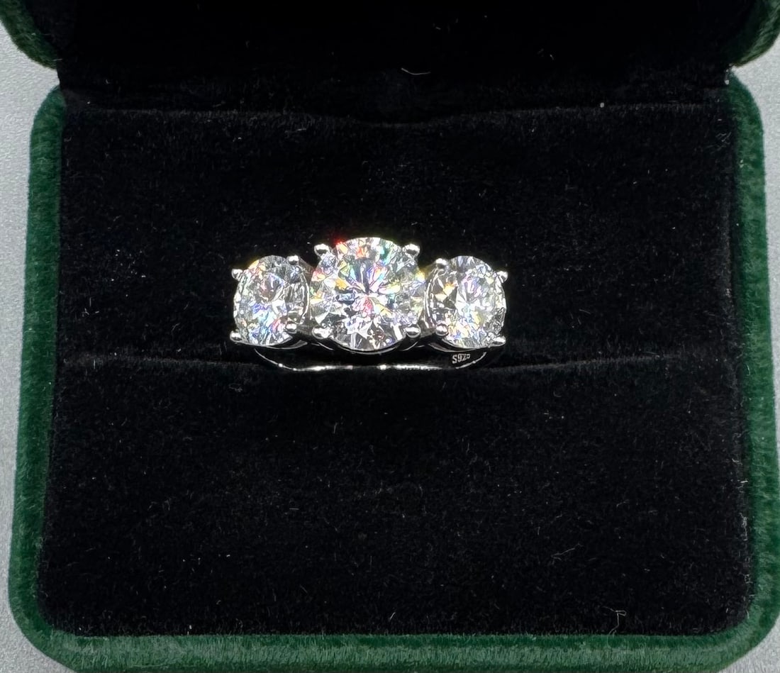 Shining VVS Ring (1 of 3)