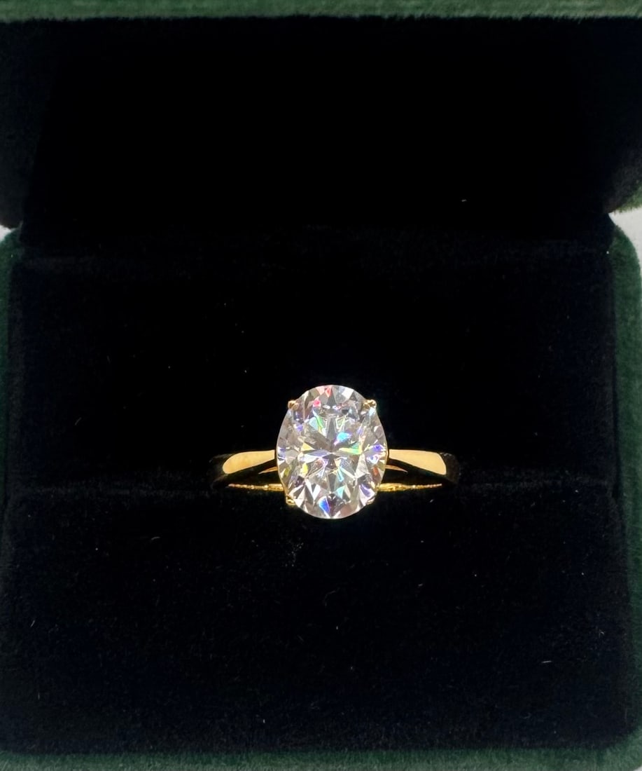 Yellow Gold Oval Shape VVS Ring (1 of 2)