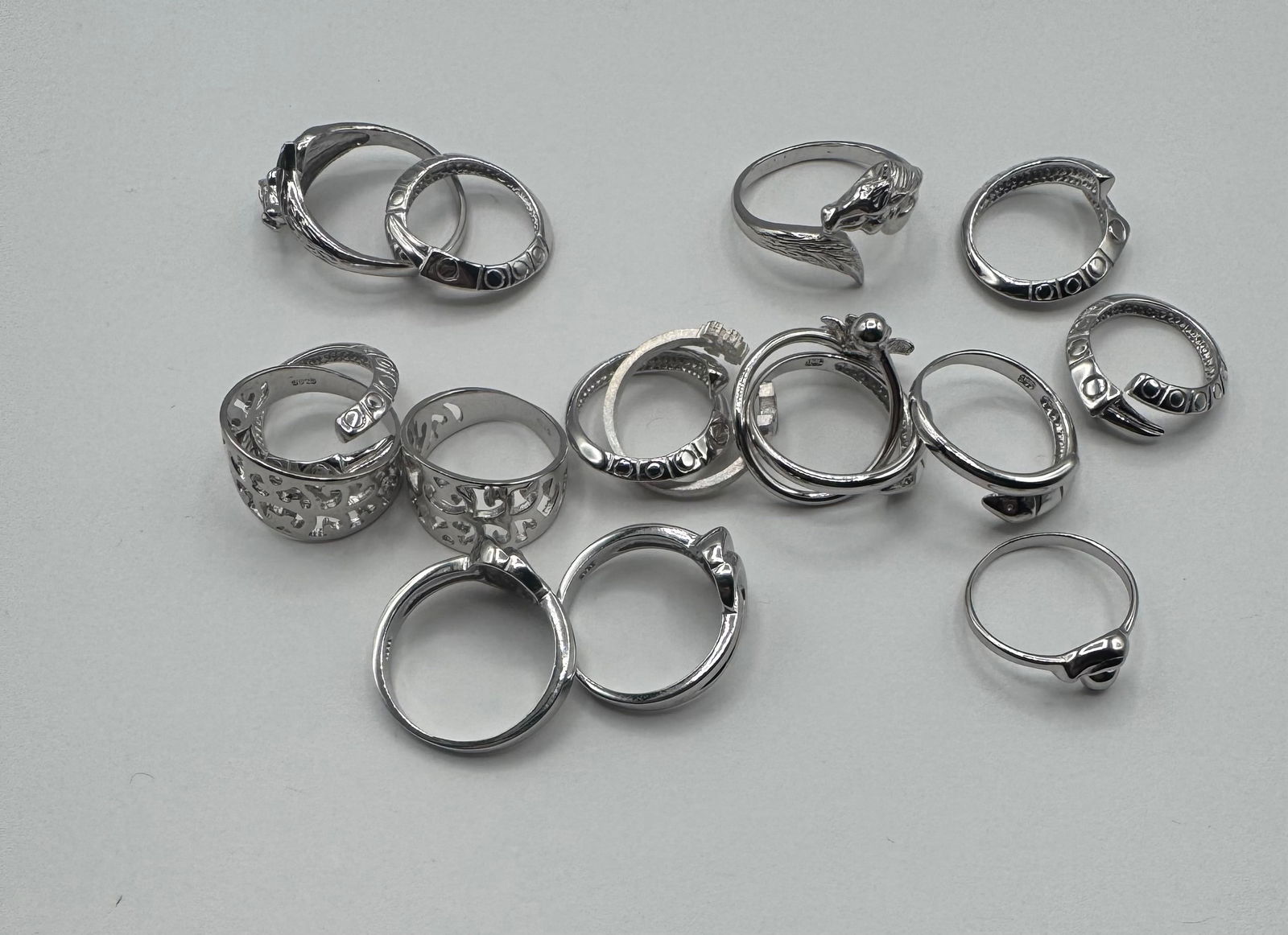 Silver Rings Lot: Lot Of Silver Rings . Weight: 37 grams