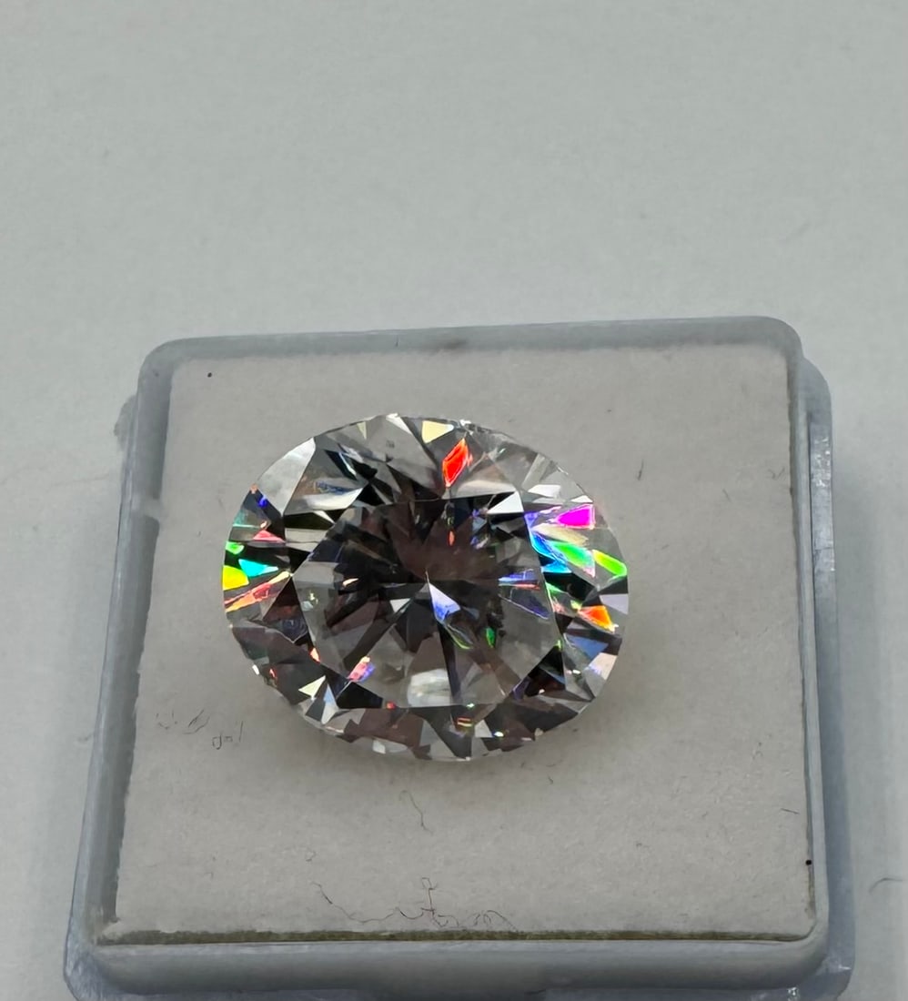 Oval Shape VVS 10 Carats (1 of 3)