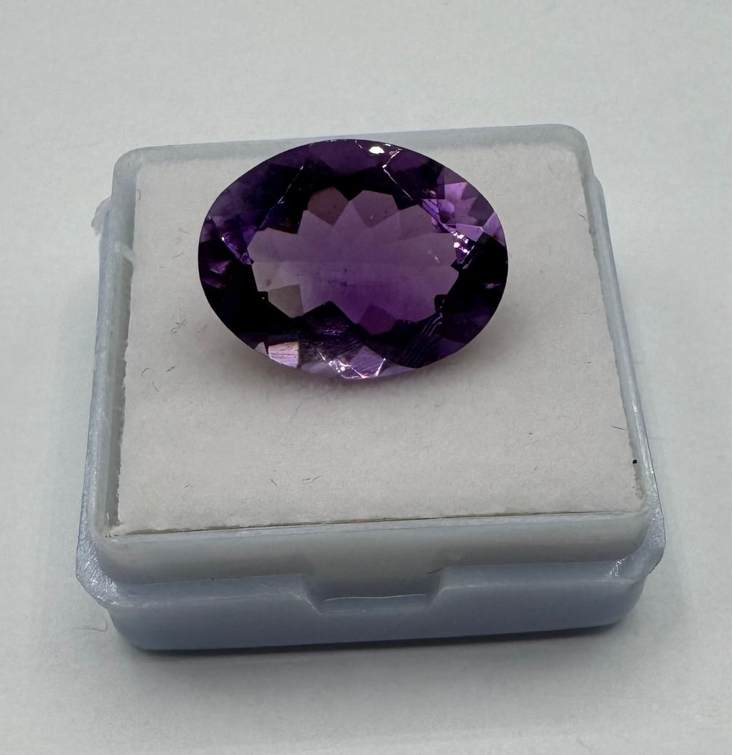 Amethyst Natural Stone: Purple Amethyst Natural Stone Shape: Oval Shape Weight: 7.38 carats Certificate: ITLGJ