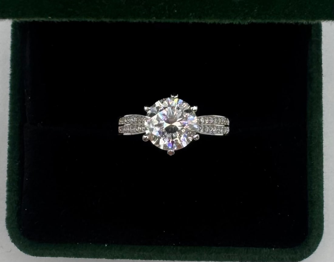 VVS Ring: 18k White Gold Plated On sterling Silver Moissanite VVS1 Stone Ring Color: D