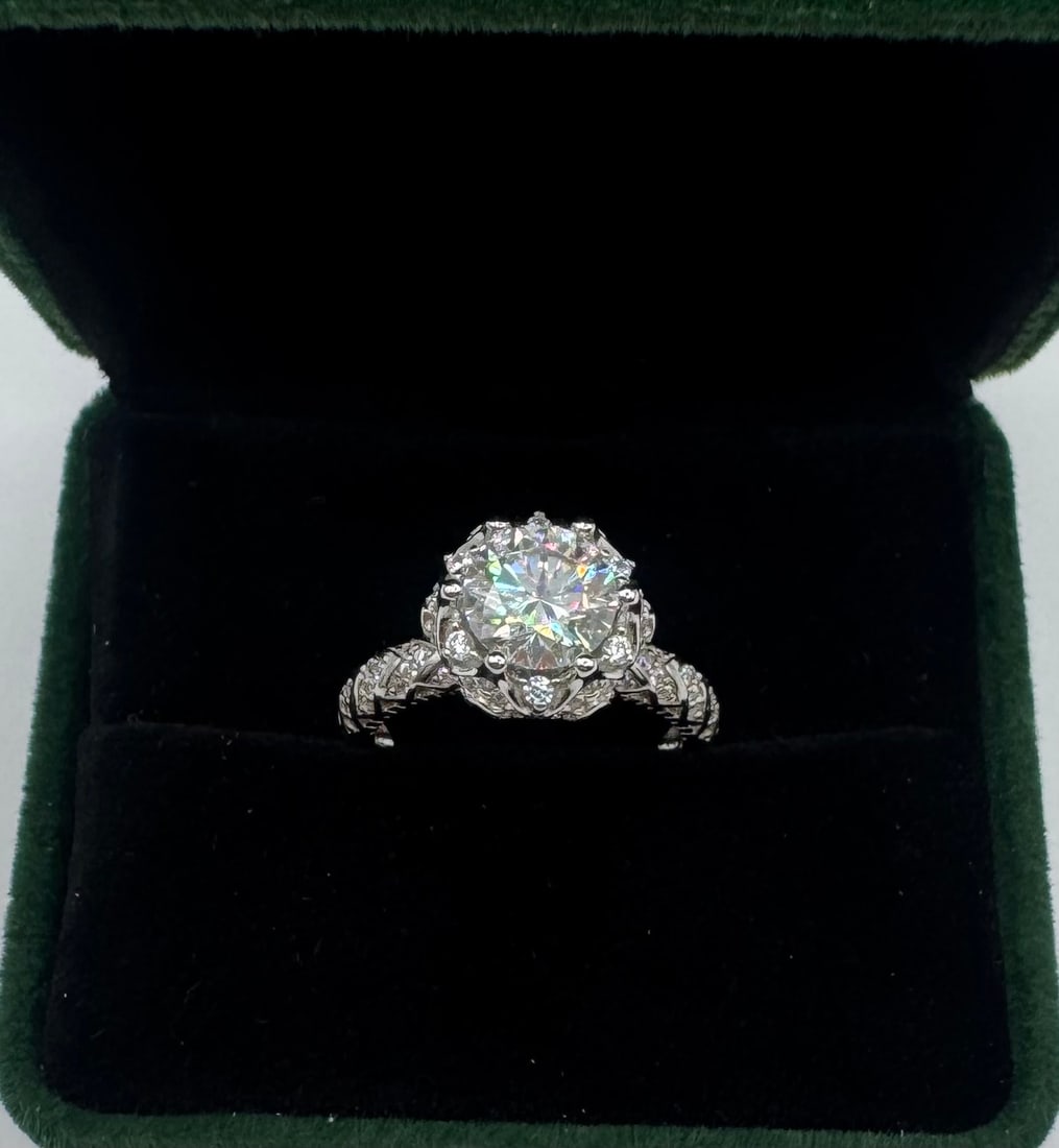 Sparkling VVS Ring (1 of 3)