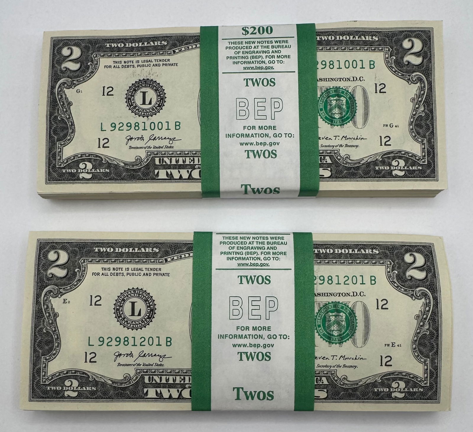 One Hundred Two Dollar Bills Bundles 2 Lot: (2) Two Lots Of One Hundred Two Dollar Bills Bundle Face Value $400. Both bundles has consecutive serial numbers