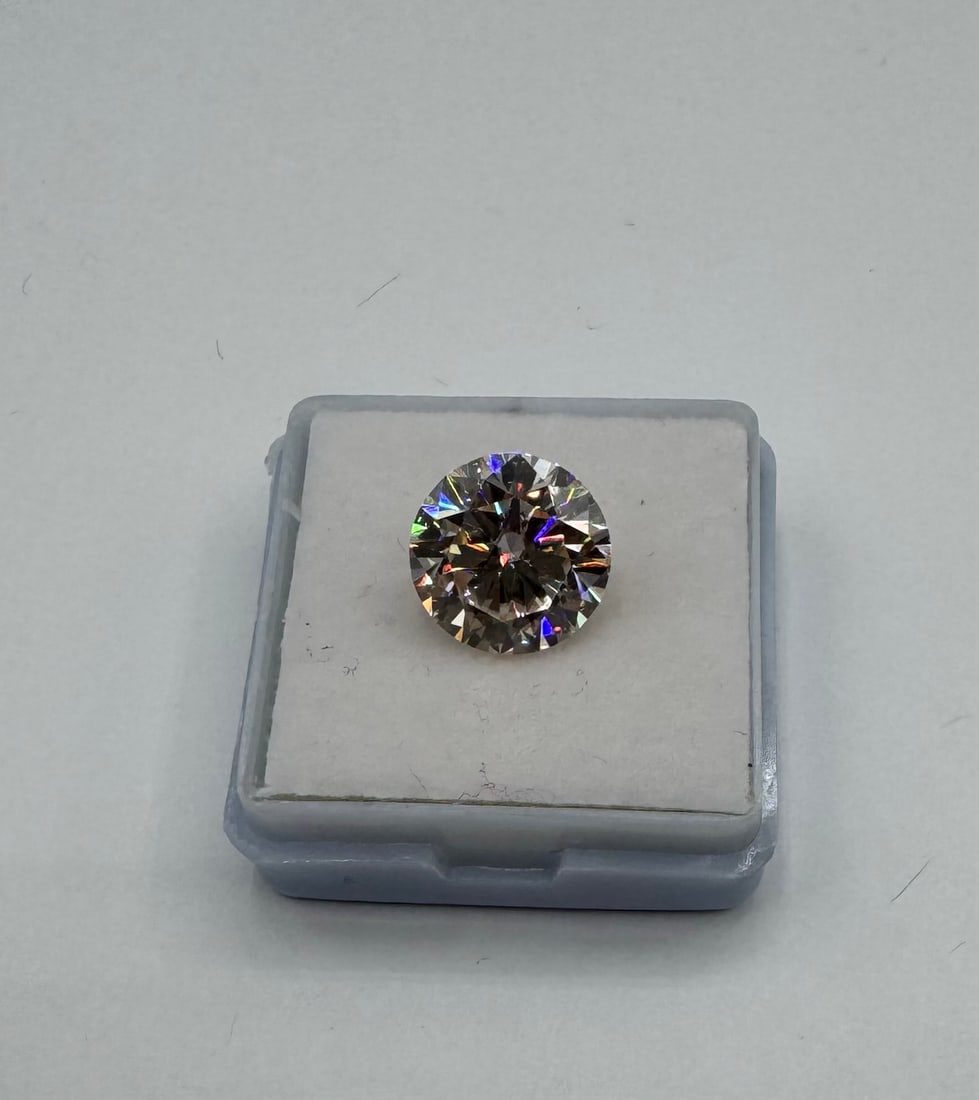 Light Yellow 5 Carats VVS (1 of 3)