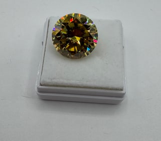 Lemon Yellow 10 Carats VVS Stones