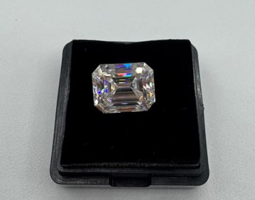 Emerald Cut VVS 5 Carats