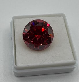 Round Shape Red VVS 10 Carats