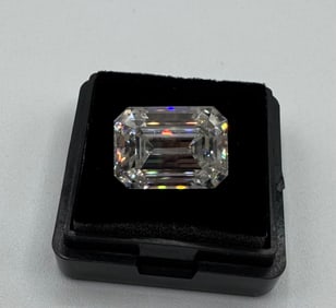 Emerald Cut VVS 10 Carats
