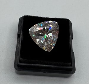 Trillion Cut VVS 10 Carats
